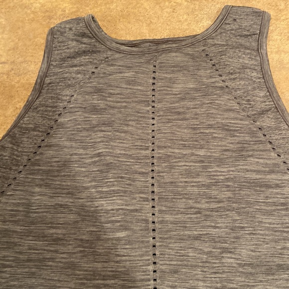 Womens Athleta tank size medium - Picture 4 of 7